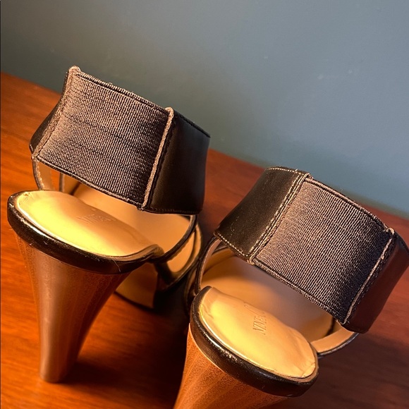 Elegant Black High Heel Sandals - Picture 7 of 10